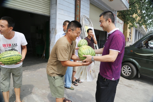 廣告公司：酷暑夏日送清涼，點滴關(guān)懷入人心